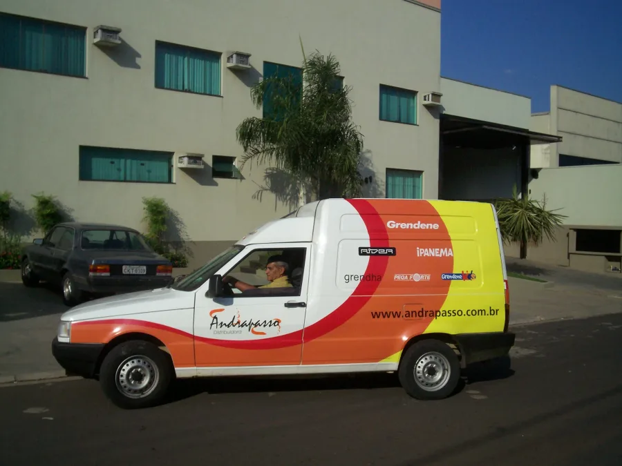Adesivação de frota comercial