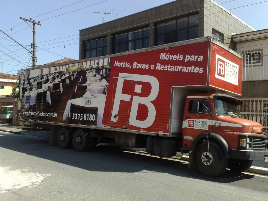Adesivação de frota comercial