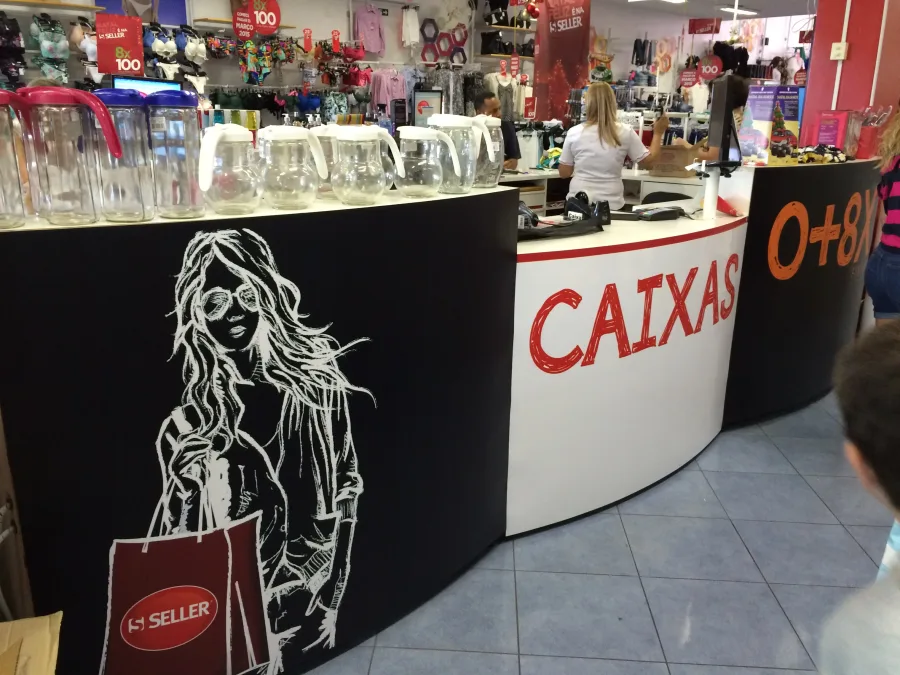 Impressão UV em materiais rígidos